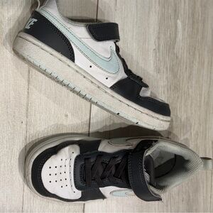 NIKE Kids Black, White Athletic Sneakers with Light Blue Accents size 11